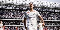 Foto: Raul Baretta/ Santos FC. - Legenda: Santos joga bem e vence mais uma pela Série B do Campeonato Brasileiro / Jogada10