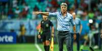 Foto: Lucas Uebel/Grêmio - Legenda: Renato Gaúcho celebra empate do Grêmio fora de casa / Jogada10