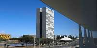 --- IMAGEM CEDIDA PELO SENADO FEDERAL ---- BRASILIA DF 22/07/2020 POLITICA FACHADA / CAMARA DEPUTADOS FEDERAIS / CONGRESSO NACIONAL / SUPREMO TRIBUNAL FEDERAL / PALACIO DO PLANALTO - Colunas da fachada do Palácio do Planalto com vista para o prédio do Congresso Nacional e STF. Congresso e STF visto do Planalto Foto: Marcos Oliveira/Agência Senado Web Story - A única cidade brasileira em lista de destinos do New York Times  Foto: Marcos Oliveira/Agência Senado / Estadão