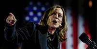 A candidata presidencial democrata, vice-presidente dos EUA, Kamala Harris, discursa durante um comício de campanha na Filadélfia, Pensilvânia, EUA, em 4 de novembro de 2024.   Foto: REUTERS/Evelyn Hockstein