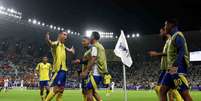 Cristiano Ronaldo fez o dele. Mas o artilheiro do jogo foi Talisca. Brasileiro (de amarelo) faz dois gols na goleada do Al Nassr  Foto: Divulgação / Al Nassr / Jogada10