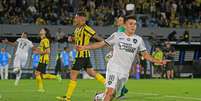 Thiago Almada (Botafogo) comemorando seu gol contra o Peñarol, no dia 30.10.2024 Foto: DiaEsportivo / Alamy Stock Photo