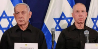 Netanyahu (esq.) e seu antigo ministro da Defesa, Yoav Gallant  Foto: Reuters / BBC News Brasil