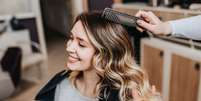 Cuidados com os cabelos loiros reduzem os mitos sobre a tonalidade  Foto: hedgehog94 | Shutterstock / Portal EdiCase