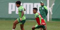 Murilo e Flaco López (D) durante treinamento, na Academia de Futebol ( Foto: Cesar Greco/Palmeiras/by Canon / Jogada10