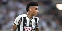  Foto: Vitor Silva / Botafogo - Legenda: Botafogo precisa de mais 11 pontos para ser campeão brasileiro de 2024 / Jogada10