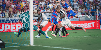 Martínez marcando o primeiro gol do Fortaleza na partida. Foto: Matheus Lotif/FEC / Esporte News Mundo