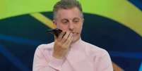 Luciano Huck recebeu liga&ccedil;&atilde;o do filho, Joaquim, enquanto gravava programa  Foto: Reprodu&ccedil;&atilde;o/Globo