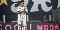 Foto: Raul Baretta/ Santos FC - Legenda: Gil decidiu encerrar a carreira após o fim da temporada / Jogada10