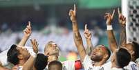 Jogadores do Santos celebram acesso antecipado à Série A do Brasileirão  Foto: JOÃO HEIM/ZIMEL PRESS/ESTADÃO CONTEÚDO