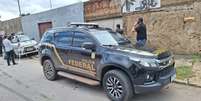 Movimentação policial em frente à casa usada pelo autor do atentado, na Ceilândia, no início da tarde desta quinta-feira, 14  Foto: Guilherme Caetano/Estadão / Estadão