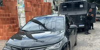 Carro da comitiva de ministro foi recuperado pela PM após ser roubado no Rio de Janeiro  Foto: Reprodução