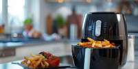 O que observar antes de comprar sua AirFryer na Black Friday – Foto: ShutterStock  Foto: Guia da Cozinha