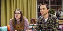 Mayim Bialik e Jim Parsons em 'The Big Bang Theory'  Foto: IMDb/Reprodução