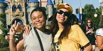 'Não sou bicho!': Blogueirinha expõe bronca de Anitta em fã que a filmou de longe na Disney.  Foto: Reprodução, Instagram / Purepeople