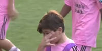 Thiago Messi deixa gramado chorando após eliminação  Foto: Reprodução/ESPN Argentina