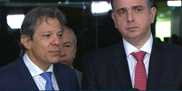 O ministro Fernando Haddad e o senador Rodrigo Pacheco falaram com a imprensa após se reunirem para tratar do pacote de corte de gastos  Foto: Reprodução/TV Senado