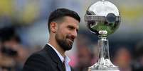 Djokovic com o troféu da Libertadores  Foto: Getty Images/Marcelo Endelli