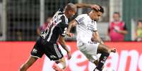  Foto: Vitor Silva/Botafogo - Legenda: Deyverson em ação contra o Botafogo pelo Brasileirão / Jogada10