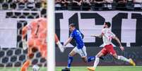 Eduardo Sasha comemora seu gol contra o Cruzeiro - Foto: Ari Ferreira / RBB / Jogada10