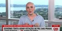 Larissa Rodrigues retomou seu posto na CNN Brasil após alguns meses afastada para tratamento de saúde  Foto: Reprodução/TV