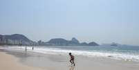 Praia de Copacabana, na zona sul do Rio; projeto abre brecha para que praias sejam privatizadas e volta à discussão com alterações.  Foto: Pedro Kirilos/Estadão / Estadão