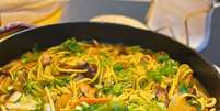 YAKISOBA DE FRANGO  Foto: Bake and Cake Gourmet