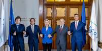 Presidentes do bloco do Mercosul ao lado da presidente da Comissão Europeia, Ursula von der Leyen  Foto: Ricardo Stuckert