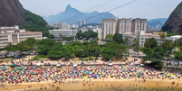 Visão aérea da Praia Vermelha, no Rio de Janeiro, em dia de calor  Foto: Getty Images