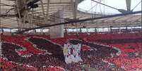 Mosaico formado por torcedores reflete o gesto que Gabi imortalizou ao comemorar seus gols –  Foto: Carlos Mello / Jogada 10 / Jogada10