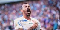 Fortaleza supera Colorado por 3 a 0 em despedida do Brasileirão –  Foto: Mateus Lotif/FEC - Legenda: Fortaleza supera o Internacional em tarde de falhas do Colorado, na Arena Castelão / Jogada10