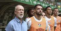  Foto: Marcelo Gonçalves/Fluminense - Legenda: Mano Menezes consegue ajudar o Fluminense a ficar na primeira divisão / Jogada10