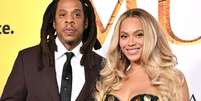 Jay-Z e Beyoncé compareceram a evento depois do rapper ser formalmente acusado de estuprar uma jovem de 13 anos em 2000  Foto: Axelle/Bauer-Griffin/FilmMagic via Getty Images