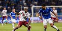 Foto: Marcelo Gonçalves/Fluminense - Legenda: John Kennedy em ação com a camisa do Fluminense ao longo da temporada / Jogada10