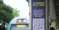  Através da leitura de QRCodes presentes em todas as plataformas de embarque  Foto: Divulgação ViaMobilidade