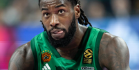 Mathias Lessort, do Panathinaikos, sofre lesão grave durante partida da Euroliga Foto: Reprodução/Instagram