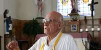 Padre Júlio Lancellotti na igreja São Miguel Arcanjo. "É um tal de enfeita, enfeita, enfeita para o Natal", critica. Foto: Rovena Rosa/AB