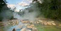 A temperatura média da água do rio fervente da Amazônia peruana é de 86 °C, com drásticos efeitos para a floresta à sua volta  Foto: Riley Fortier / BBC News Brasil