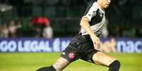  Foto: Matheus Lima/Vasco - Legenda: João Victor em ação pelo Vasco / Jogada10