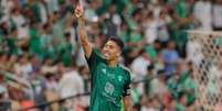 Foto: Divulgação / Al Ahli - Legenda: Nome de Roberto Firmino é avaliado no Flamengo / Jogada10