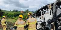 O acidente envolveu um ônibus, um carro de passeio e uma carreta que transportava uma pedra de granito.   Foto: CartaCapital