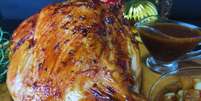 PERNIL ASSADO COM CHUTNEY DE ABACAXI  Foto: Bake and Cake Gourmet