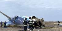 Avião fabricado pela Embraer caiu no Cazaquistão  Foto: REUTERS/Azamat Sarsenbayev