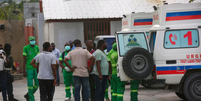 Feridos durante ataque ao Hospital Geral,bet7k casinoPorto Príncipe, Haiti, recebem socorro  Foto: Odelyn Joseph/AP