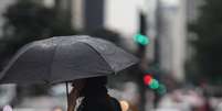 Capital paulista deve ter chuva no período da tarde no dia 31 de dezembro. Na noite de Virada do Ano, não deve chover. Foto: Werther Santana/Estadão / Estadão