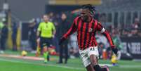 Rafael Leão (Milan) durante jogo contra o Genoa, no dia 15.12.2024 Foto: dpa picture alliance / Alamy Stock Photo