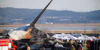 O acidente aconteceu pouco depois das 09h no horário local, quando o avião aterrissou no Aeroporto Internacional de Muan.  Foto: Reuters / BBC News Brasil