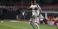 Foto: Divulgação /São Paulo - Legenda: Caio Matheus chegou a estrear pelo profissional do São Paulo, mas retornou a base após lesão / Jogada10