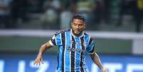 Foto: Lucas Uebel/Grêmio - Legenda: Reinaldo deixa o Grêmio e atuará no Mirassol / Jogada10