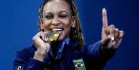 A ginasta brasileira Rebeca Andrade conquista a medalha de ouro na final do solo em Paris 2024  Foto: Esporte News Mundo